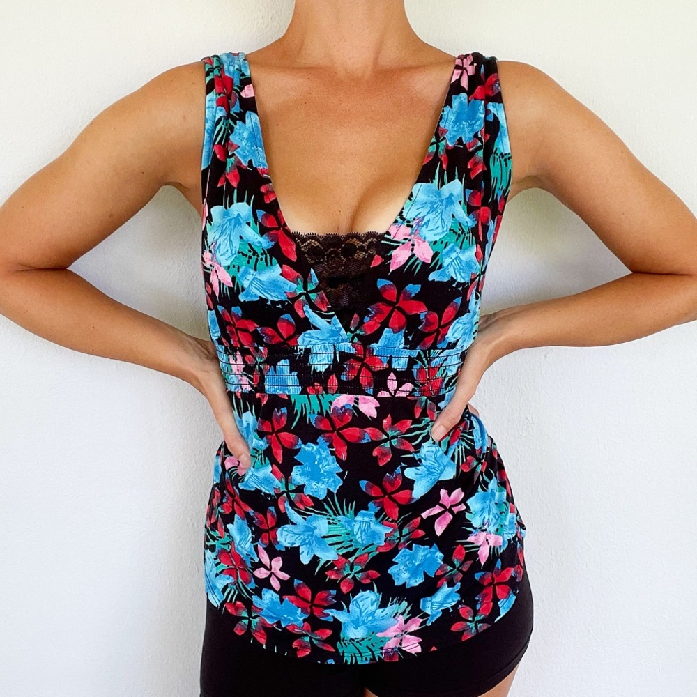 Love on a Hanger blue red floral lace cut out empire waist blouse size medium